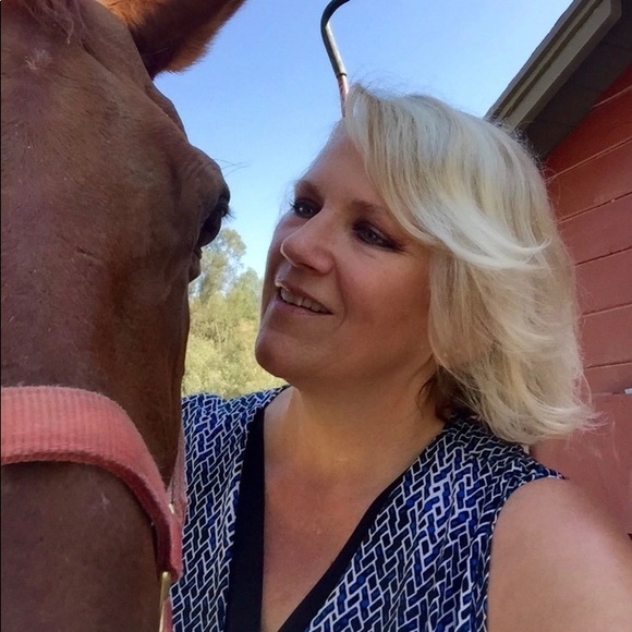 Meet your Posher, Kathy - Picture 2 of 6